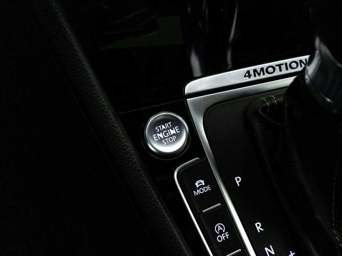 Volkswagen Golf R, 2014 Фото №17