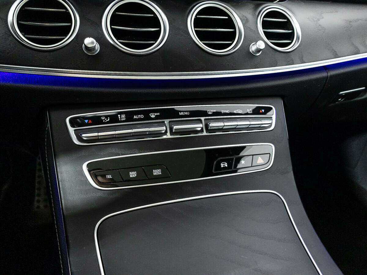 Mercedes-Benz E-Класс 200, 2021 Фото №18