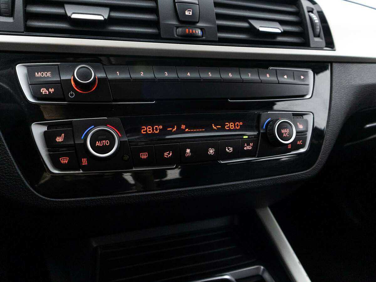 BMW 1 серии 118i, 2018 Фото №16