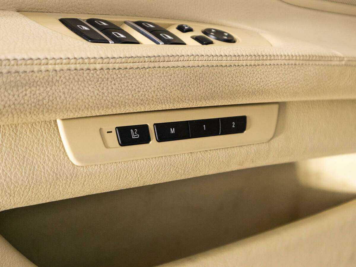 BMW 7 серии 740d xDrive, 2011 Фото №17