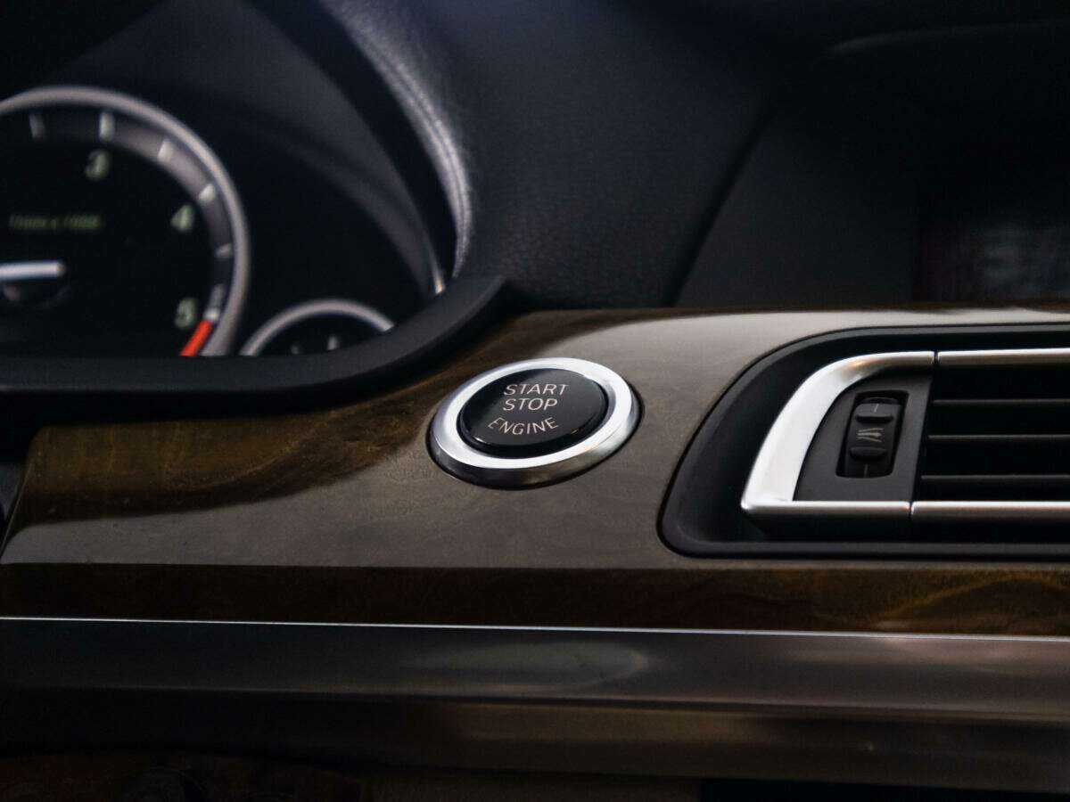 BMW 7 серии 740d xDrive, 2011 Фото №19