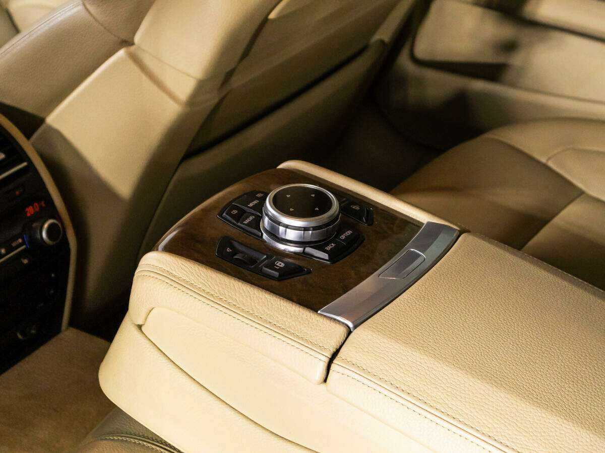 BMW 7 серии 740d xDrive, 2011 Фото №23