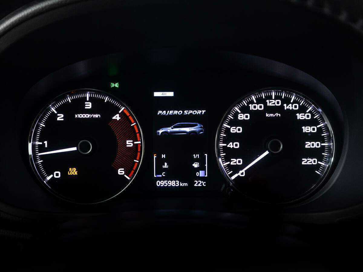 Mitsubishi Pajero Sport, 2019 Фото №12