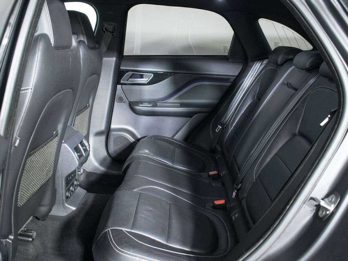 Jaguar F-Pace, 2017 Фото №10