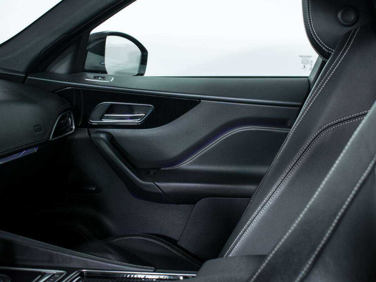 Jaguar F-Pace, 2017 Фото №15