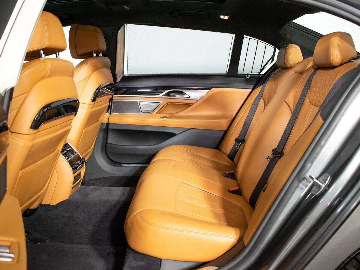 BMW 7 серии 740i, 2018 Фото №10