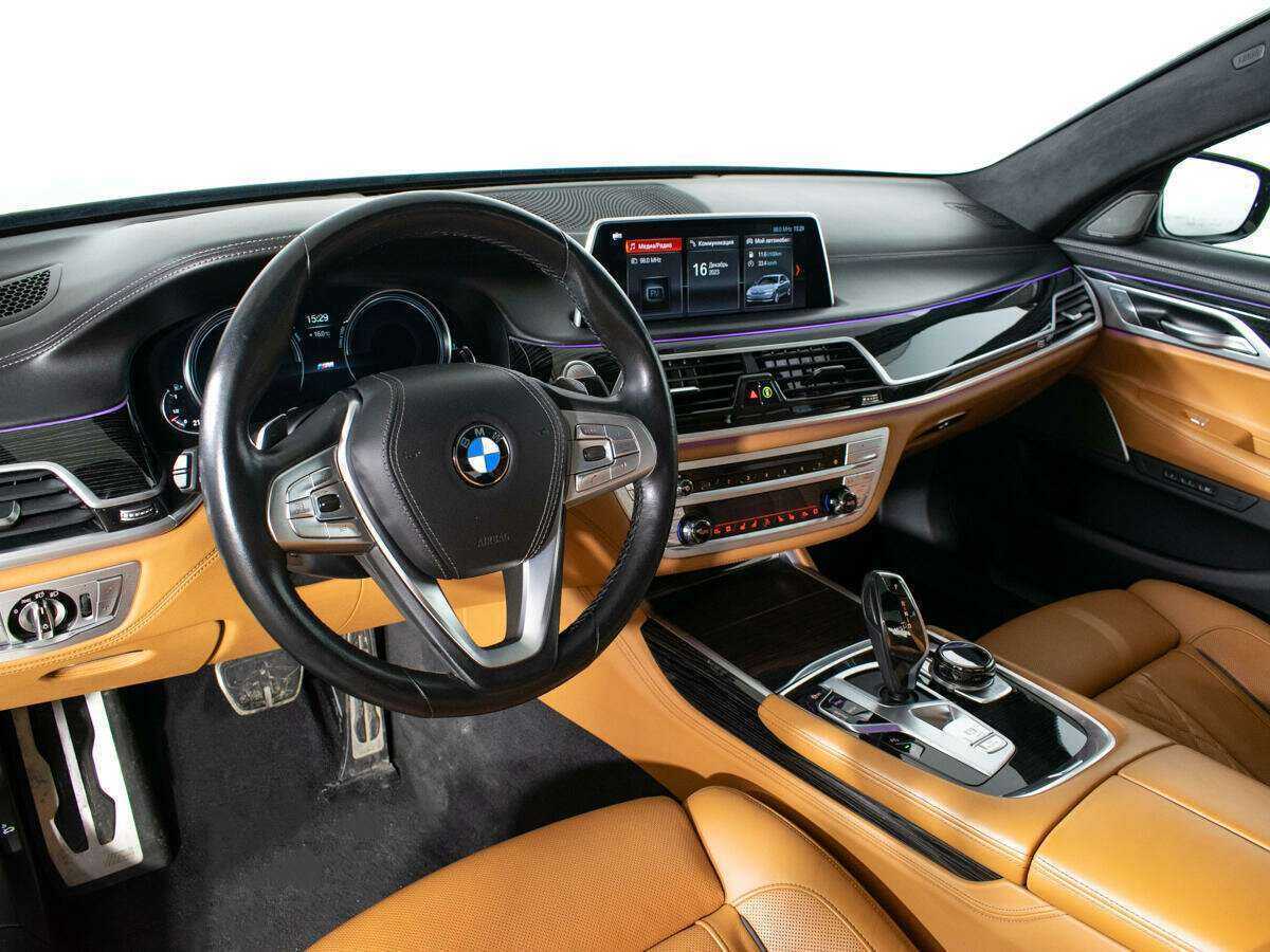 BMW 7 серии 740i, 2018 Фото №13