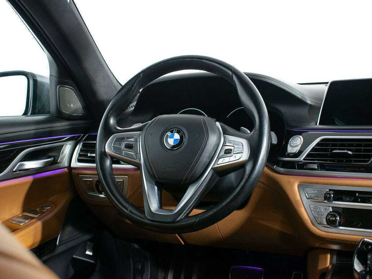 BMW 7 серии 740i, 2018 Фото №14