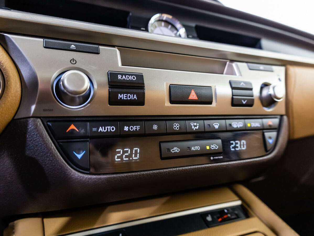 Lexus ES 200, 2016 Фото №13