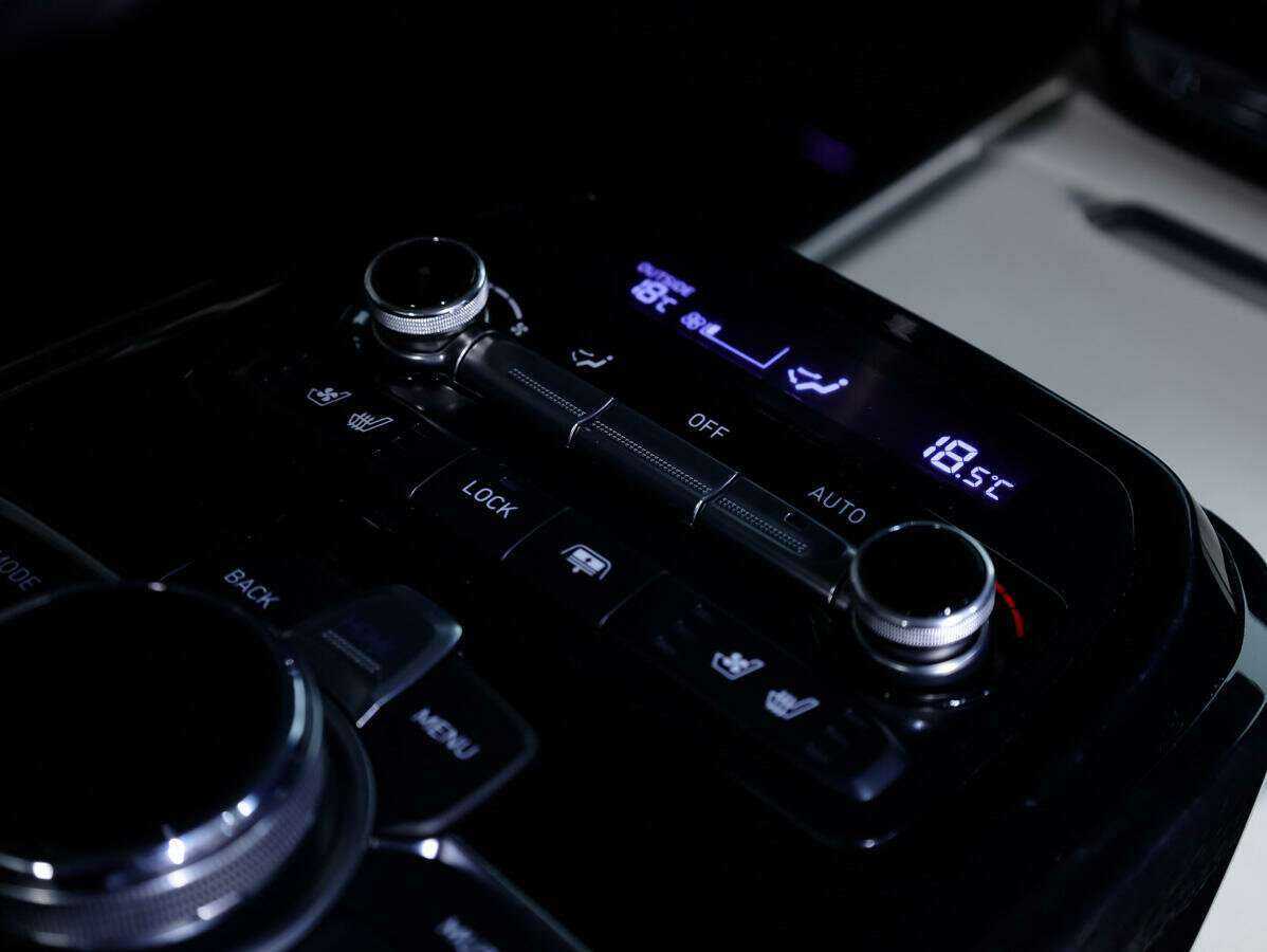 Genesis G90, 2016 Фото №14