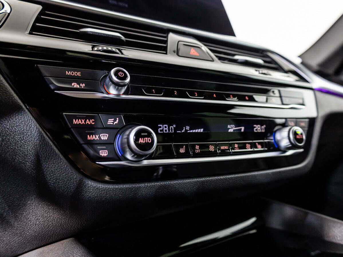 BMW 5 серии 520d xDrive, 2019 Фото №13