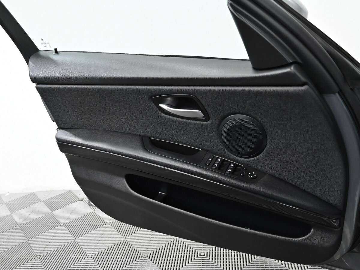 BMW 3 серии 320i, 2009 Фото №10