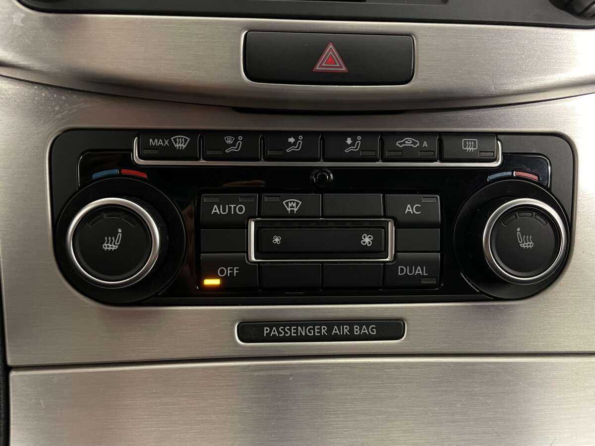 Volkswagen Passat CC, 2011 Фото №15