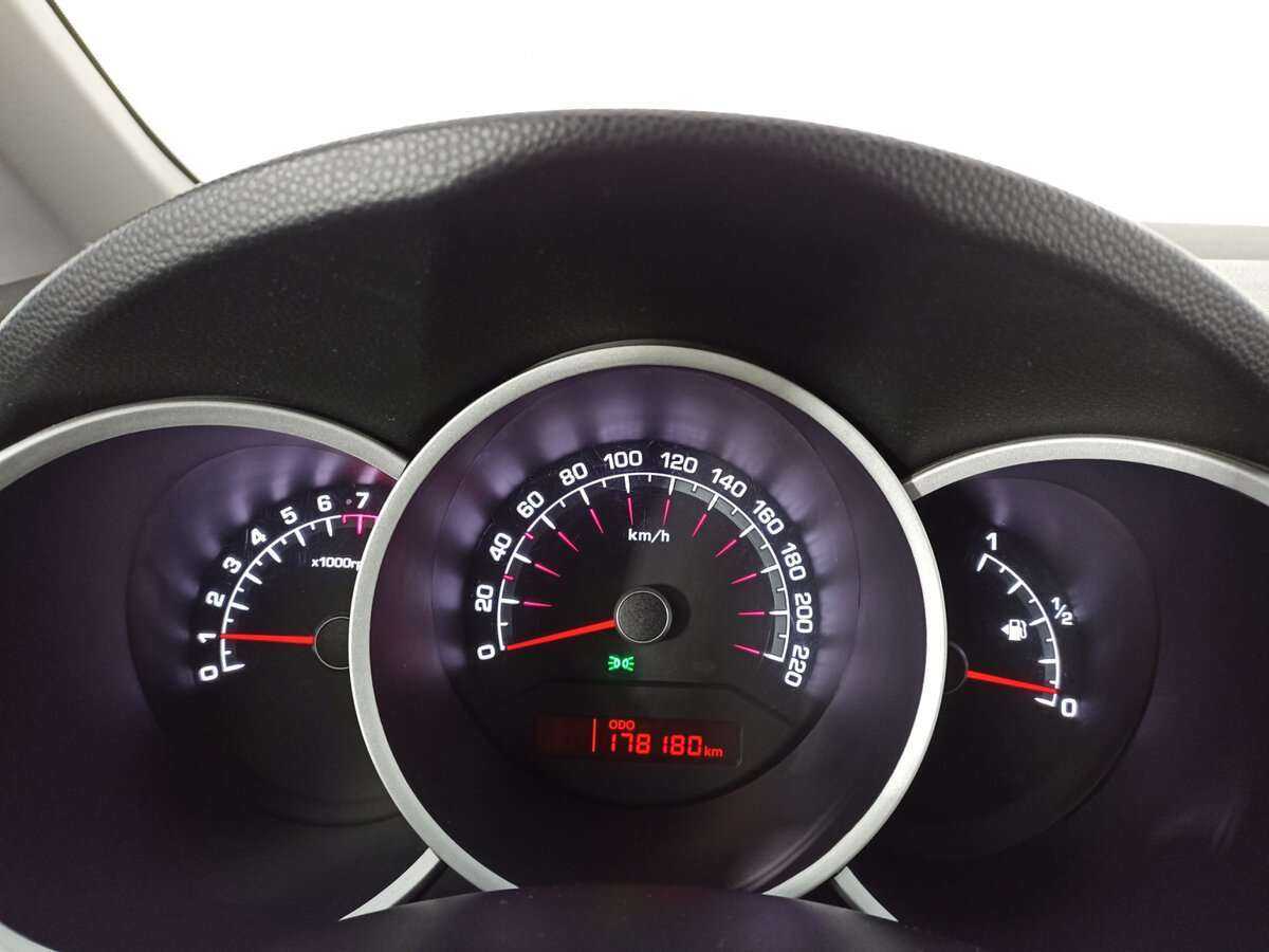 Kia Venga 5-speed, 2014 Фото №9