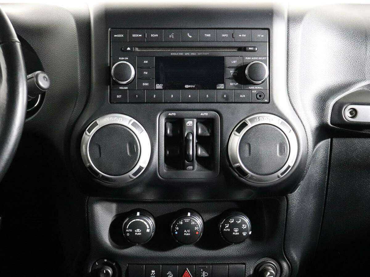 Jeep Wrangler, 2011 Фото №12