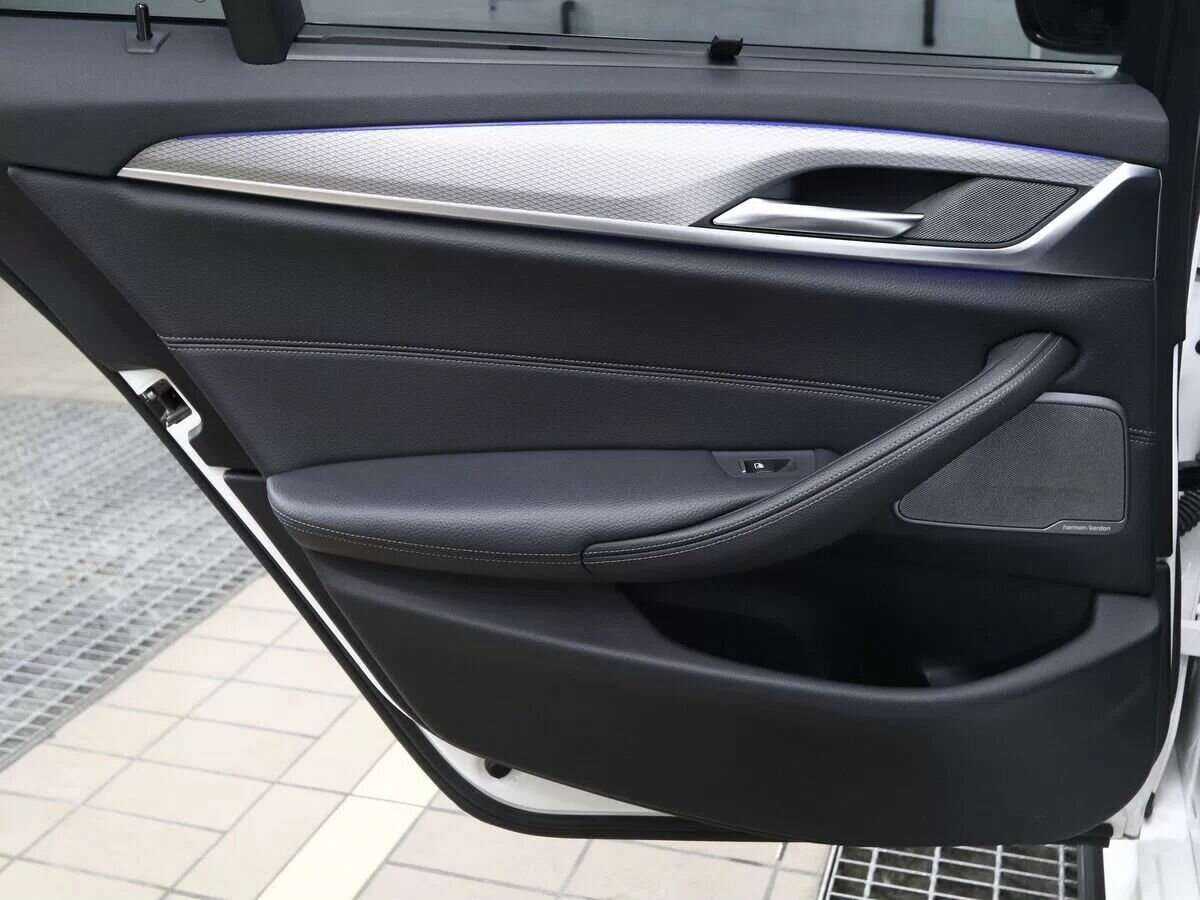 BMW 5 серии 530d xDrive, 2018 Фото №12