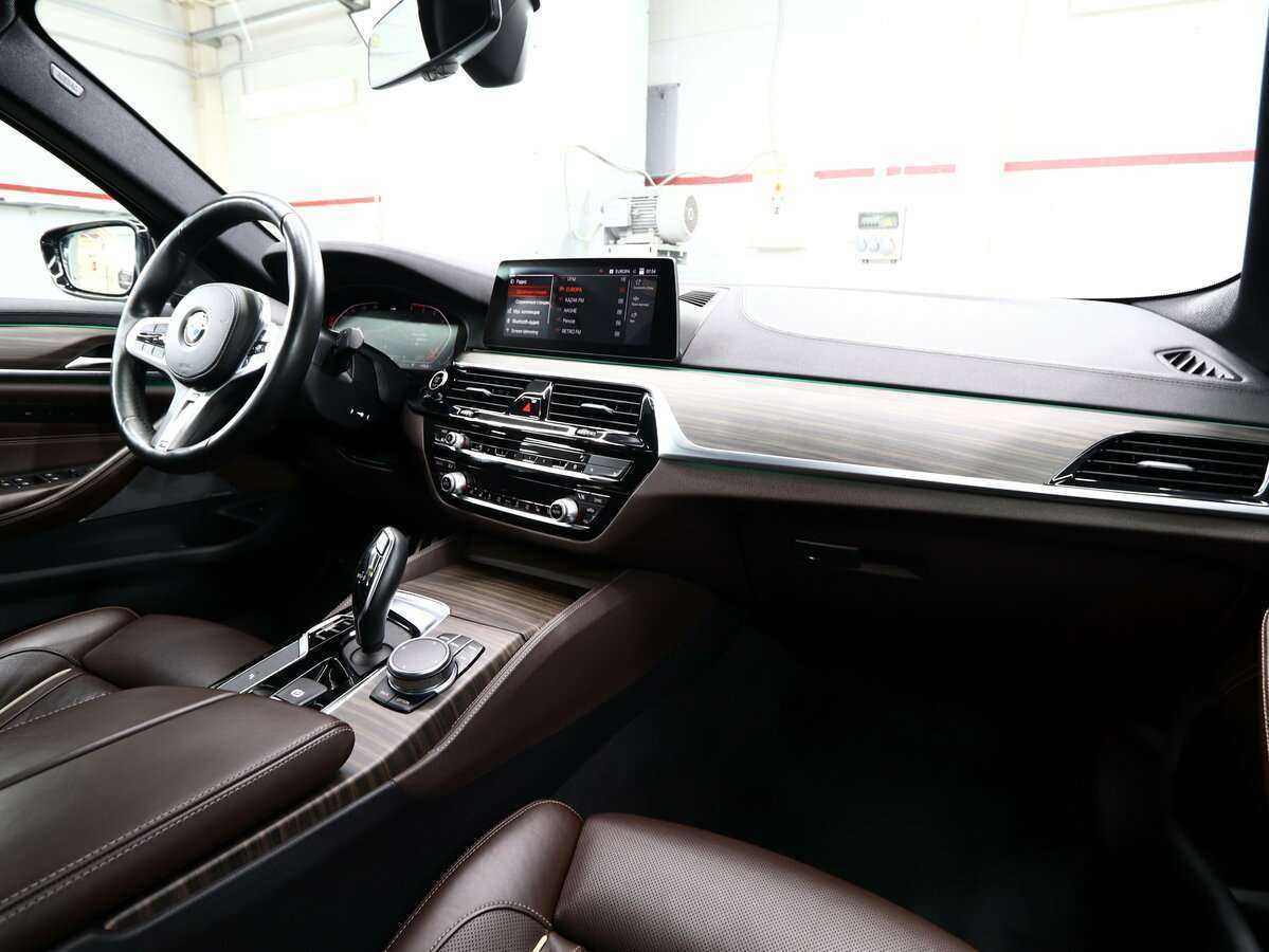 BMW 5 серии 530d xDrive, 2019 Фото №16