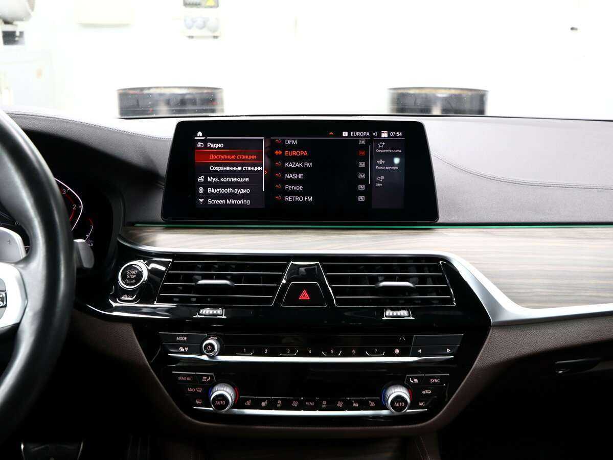 BMW 5 серии 530d xDrive, 2019 Фото №20