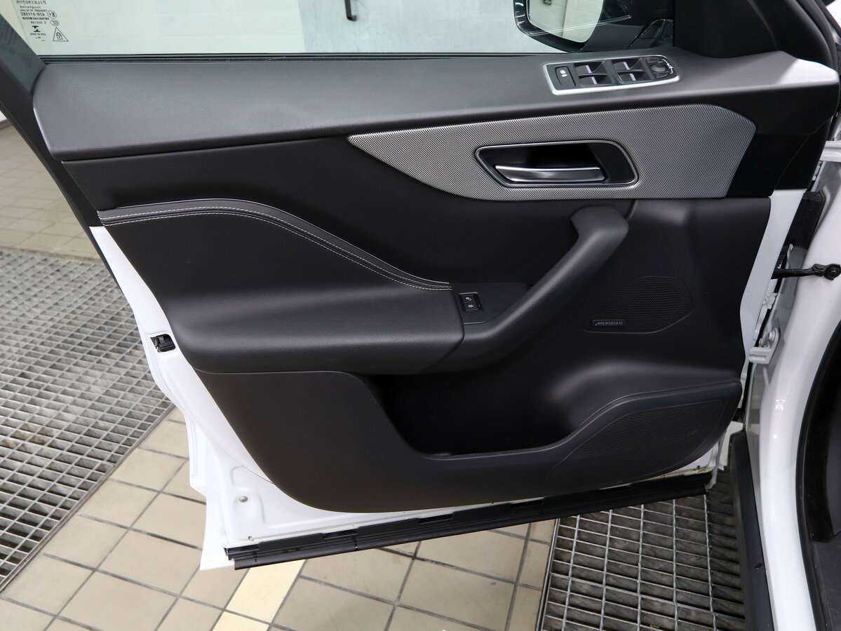 Jaguar F-Pace, 2017 - 61 000 км. | Фото №8