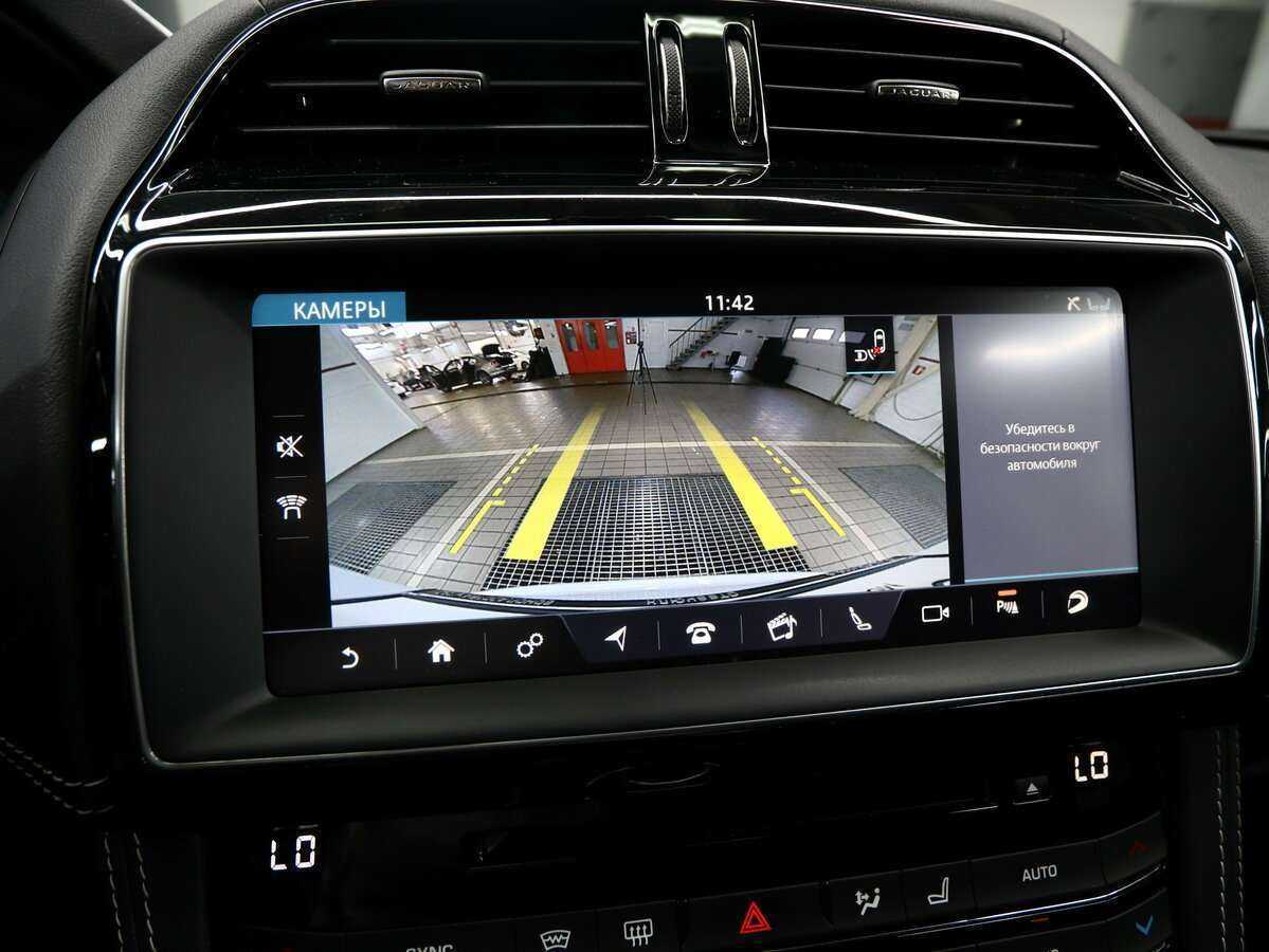 Jaguar F-Pace, 2017 Фото №20