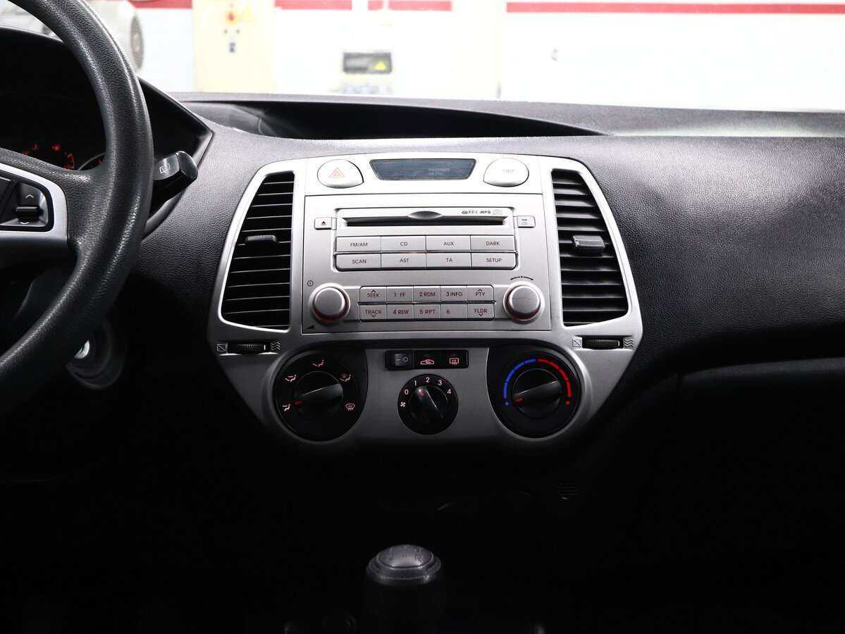 Hyundai i20, 2010 Фото №16