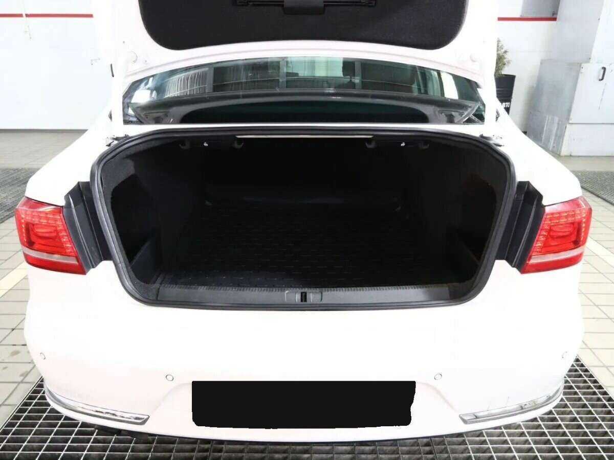 Volkswagen Passat, 2011 - 229 000 км. | Фото №2