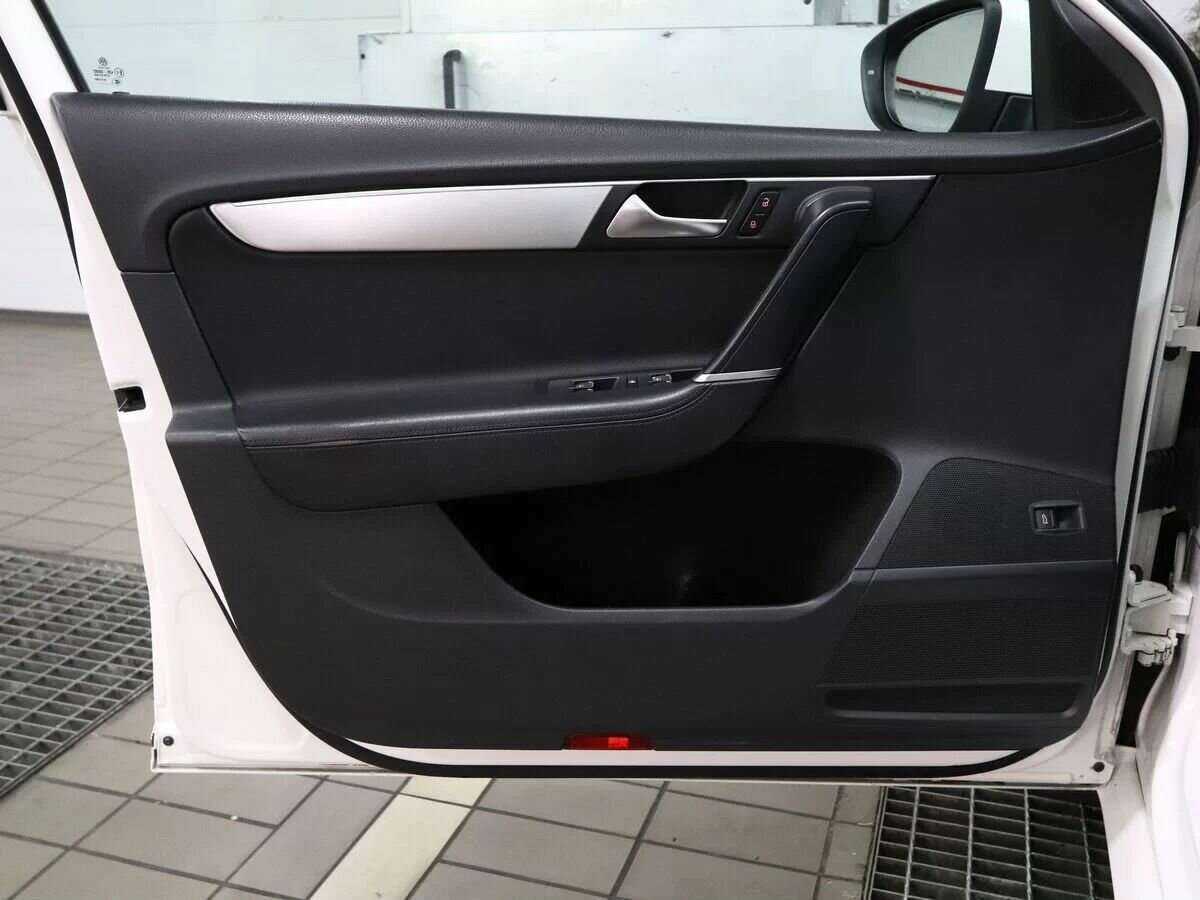 Volkswagen Passat, 2011 - 229 000 км. | Фото №3