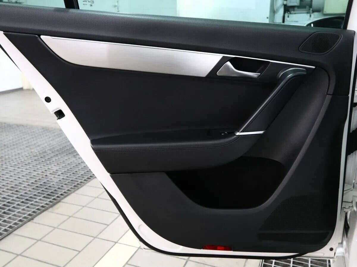 Volkswagen Passat, 2011 - 229 000 км. | Фото №8