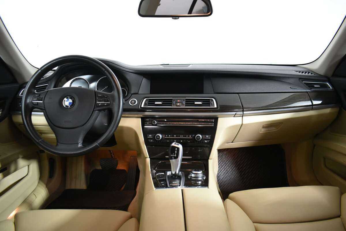 BMW 7 серии 750i xDrive, 2012 Фото №11