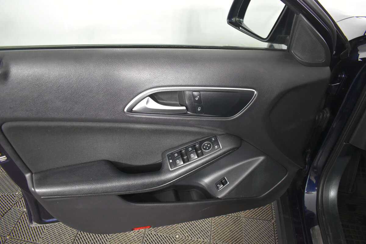 Mercedes-Benz GLA 200, 2018 Фото №11