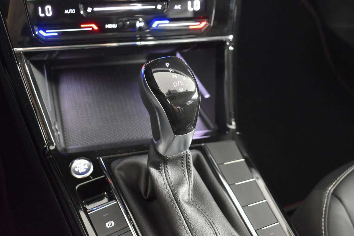 Volkswagen Passat, 2023 Фото №19