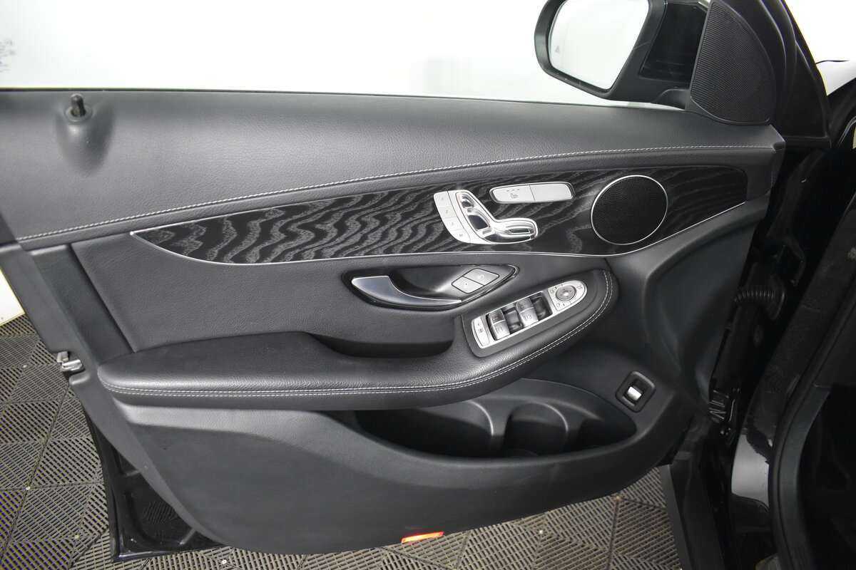 Mercedes-Benz GLC 300, 2018 Фото №12