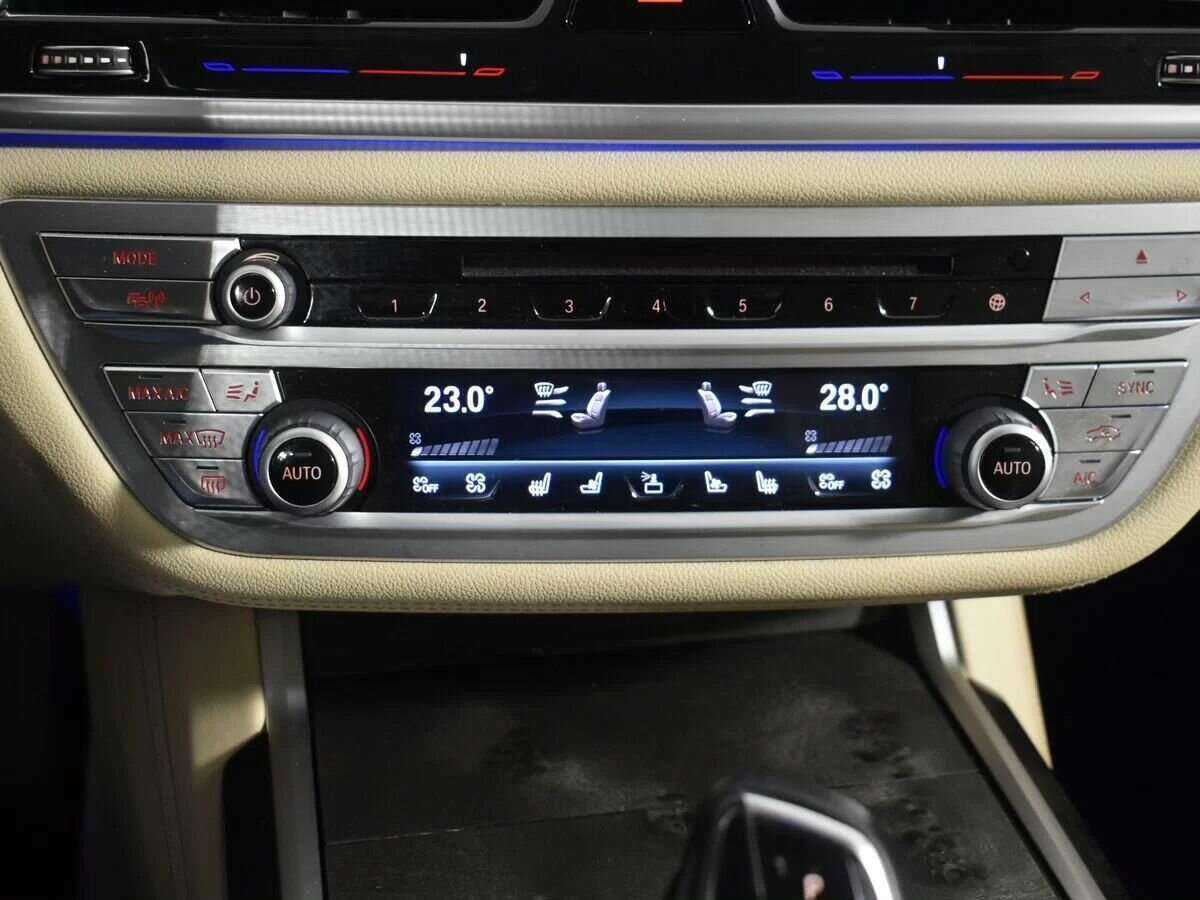 BMW 7 серии 750i xDrive, 2017 Фото №21