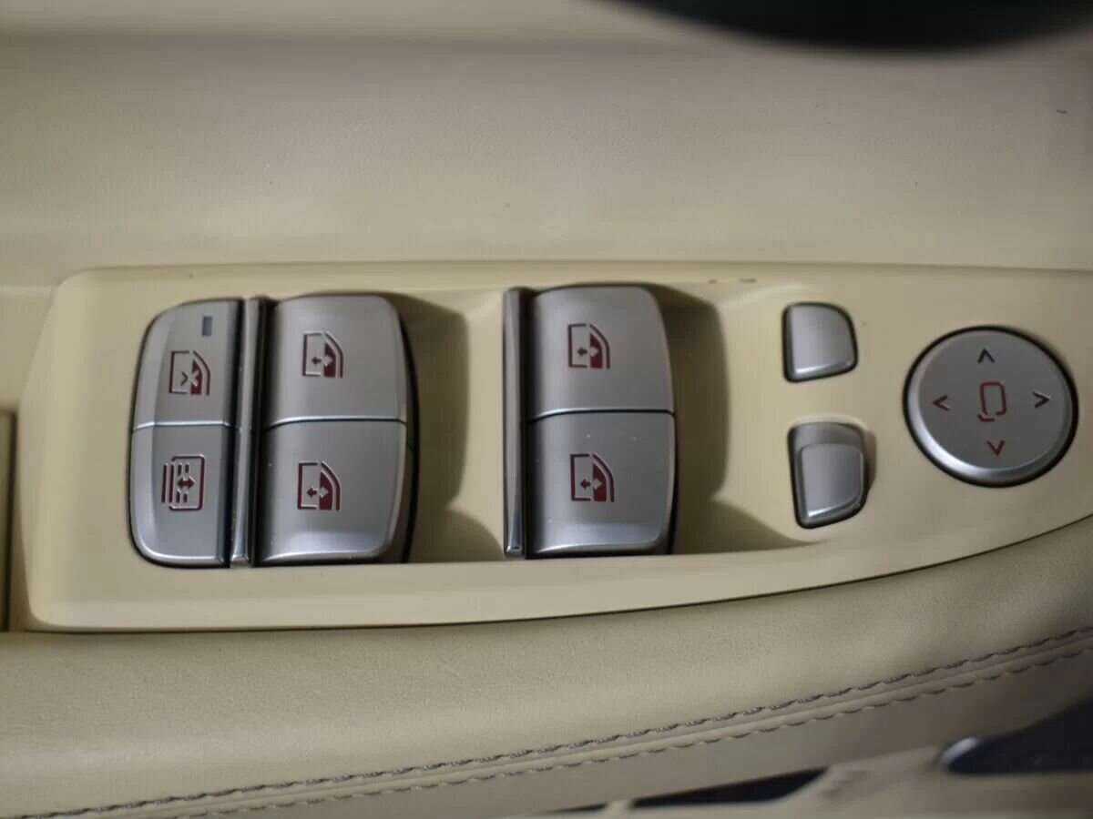 BMW 7 серии 750i xDrive, 2017 Фото №25