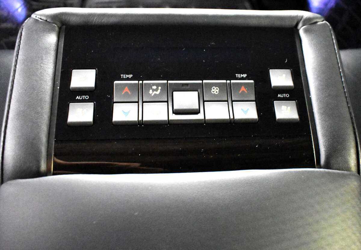 Lexus LX 570, 2016 Фото №18