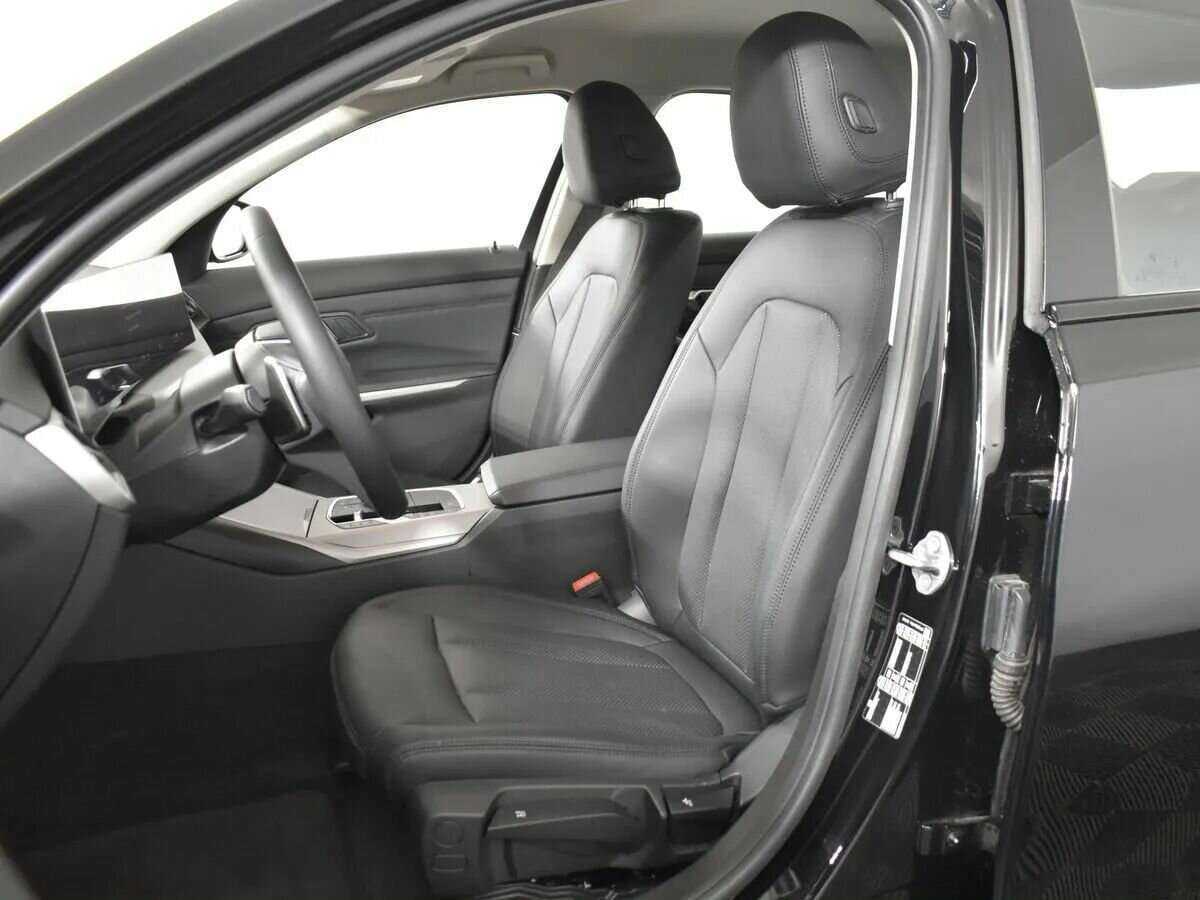 BMW 3 серии 318i, 2023 Фото №10