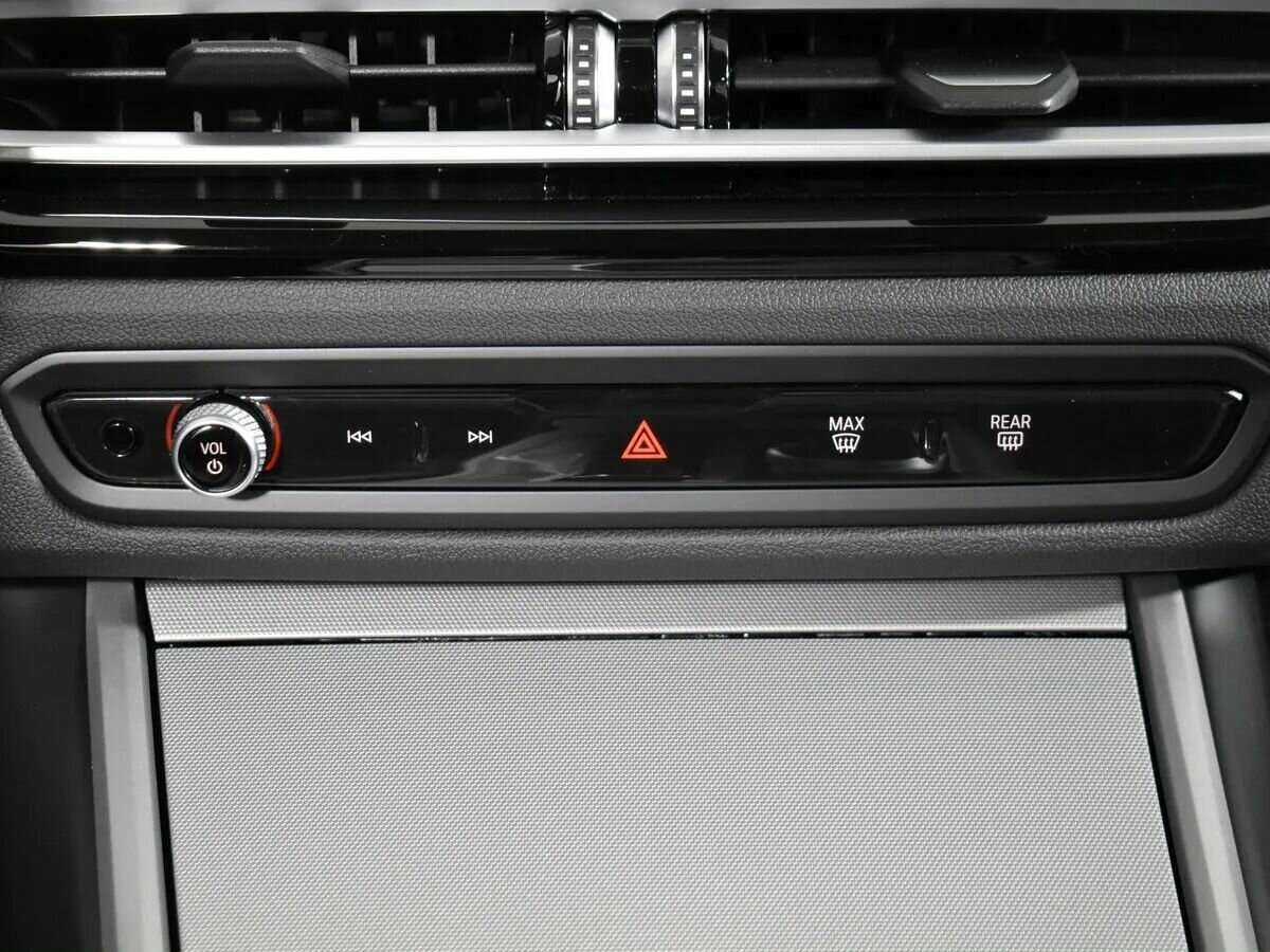 BMW 3 серии 318i, 2023 Фото №22