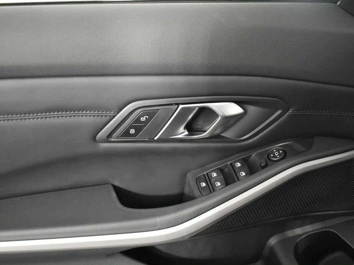 BMW 3 серии 318i, 2023 Фото №25