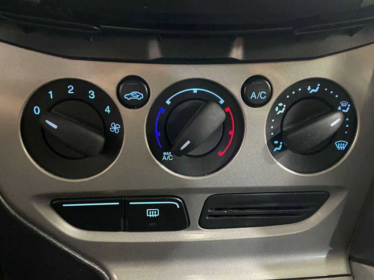 Ford Focus, 2011 Фото №15