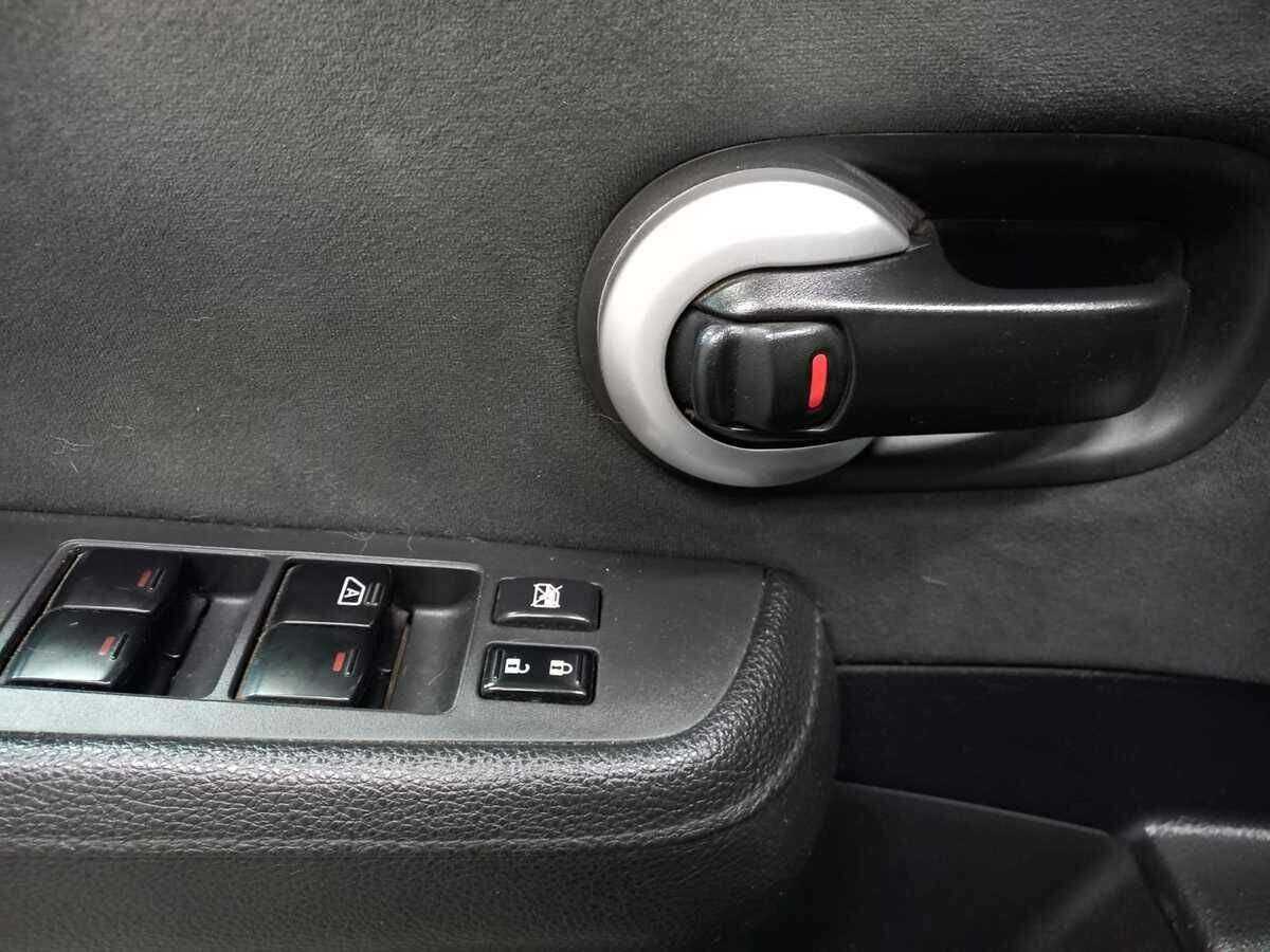 Nissan Tiida, 2011 Фото №15