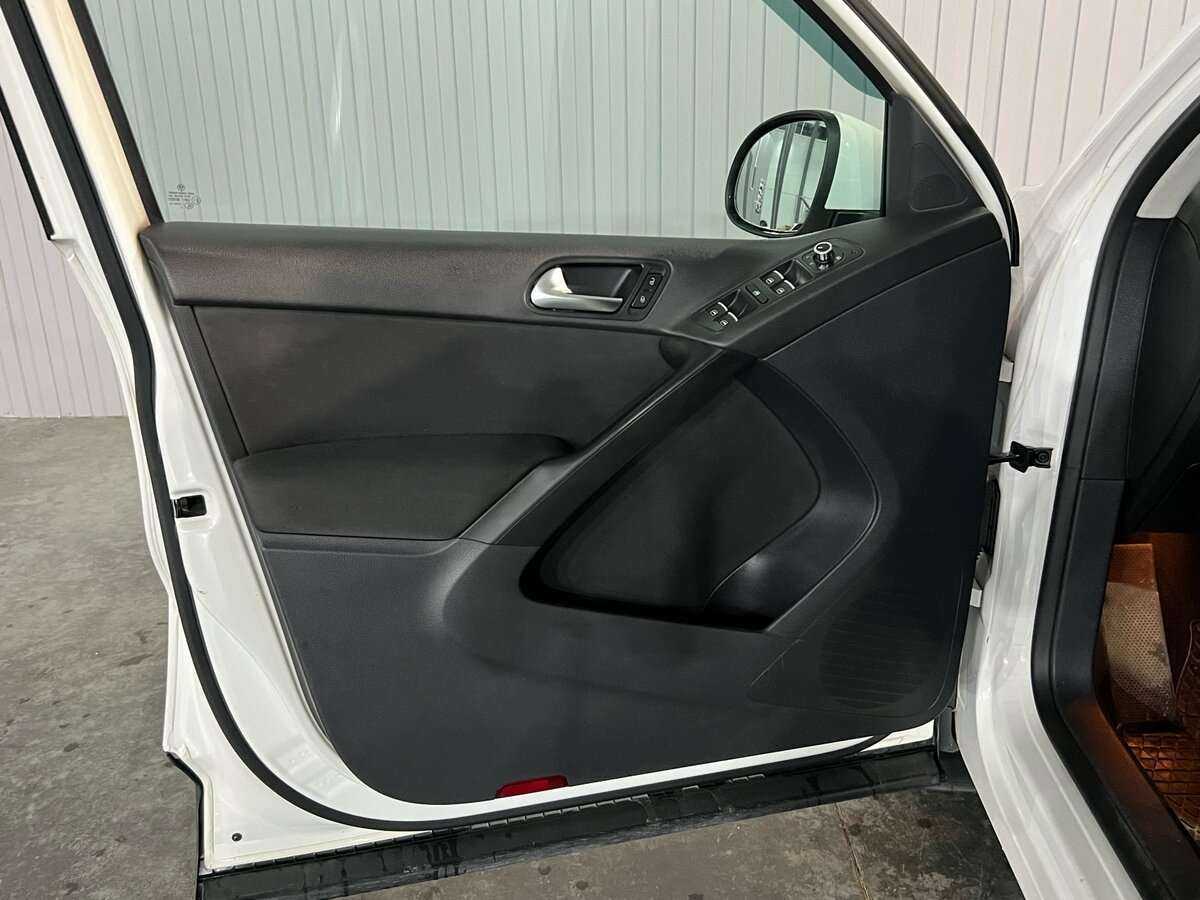 Volkswagen Tiguan, 2011 Фото №9