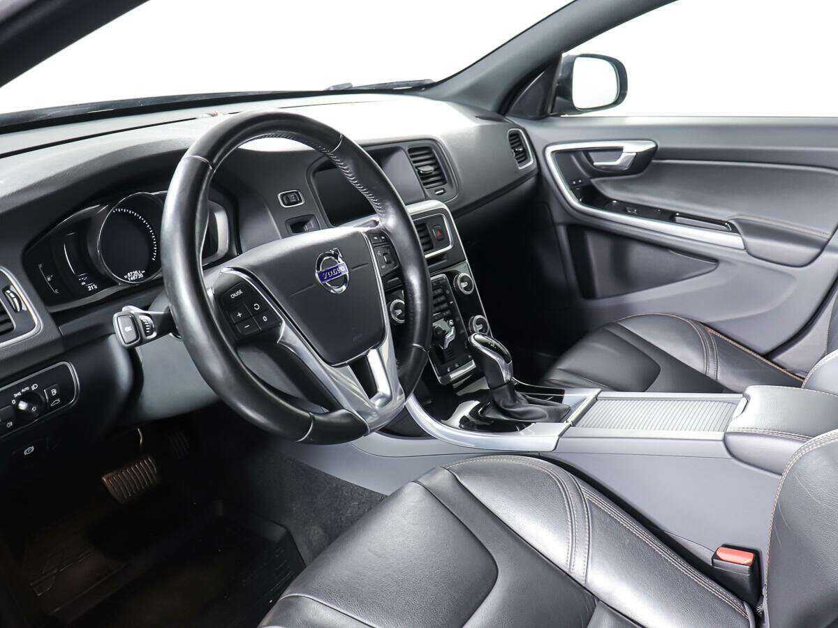 Volvo V60 Cross Country, 2016 Фото №13