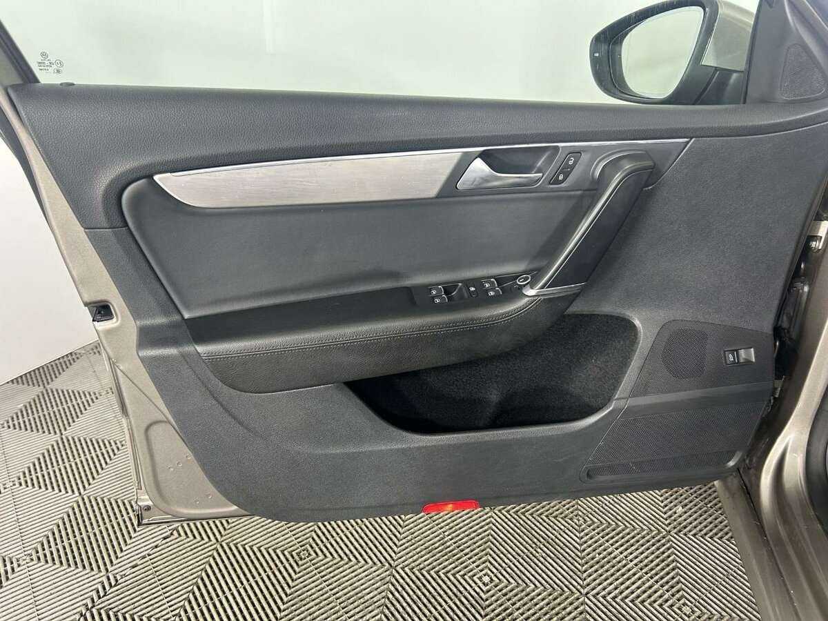 Volkswagen Passat, 2011 - 193 637 км. | Фото №8