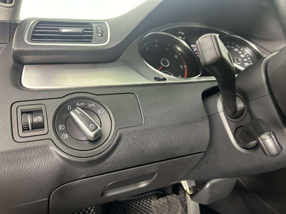 Volkswagen Passat, 2011 Фото №9