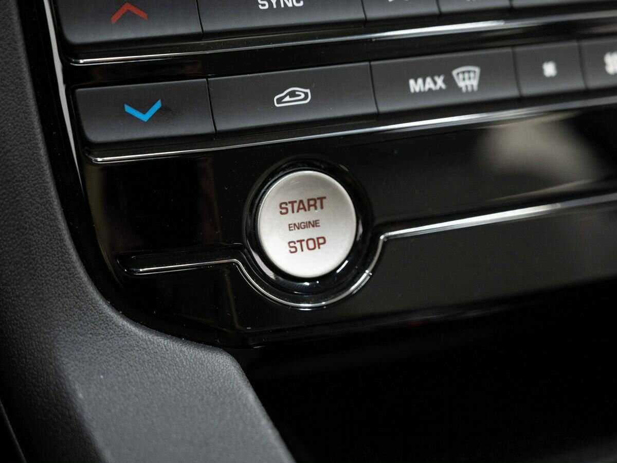 Jaguar F-Pace, 2017 Фото №16