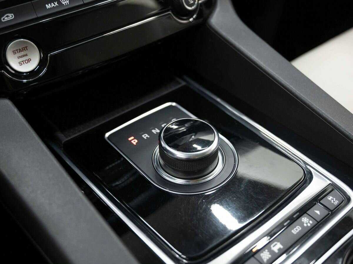 Jaguar F-Pace, 2017 Фото №17