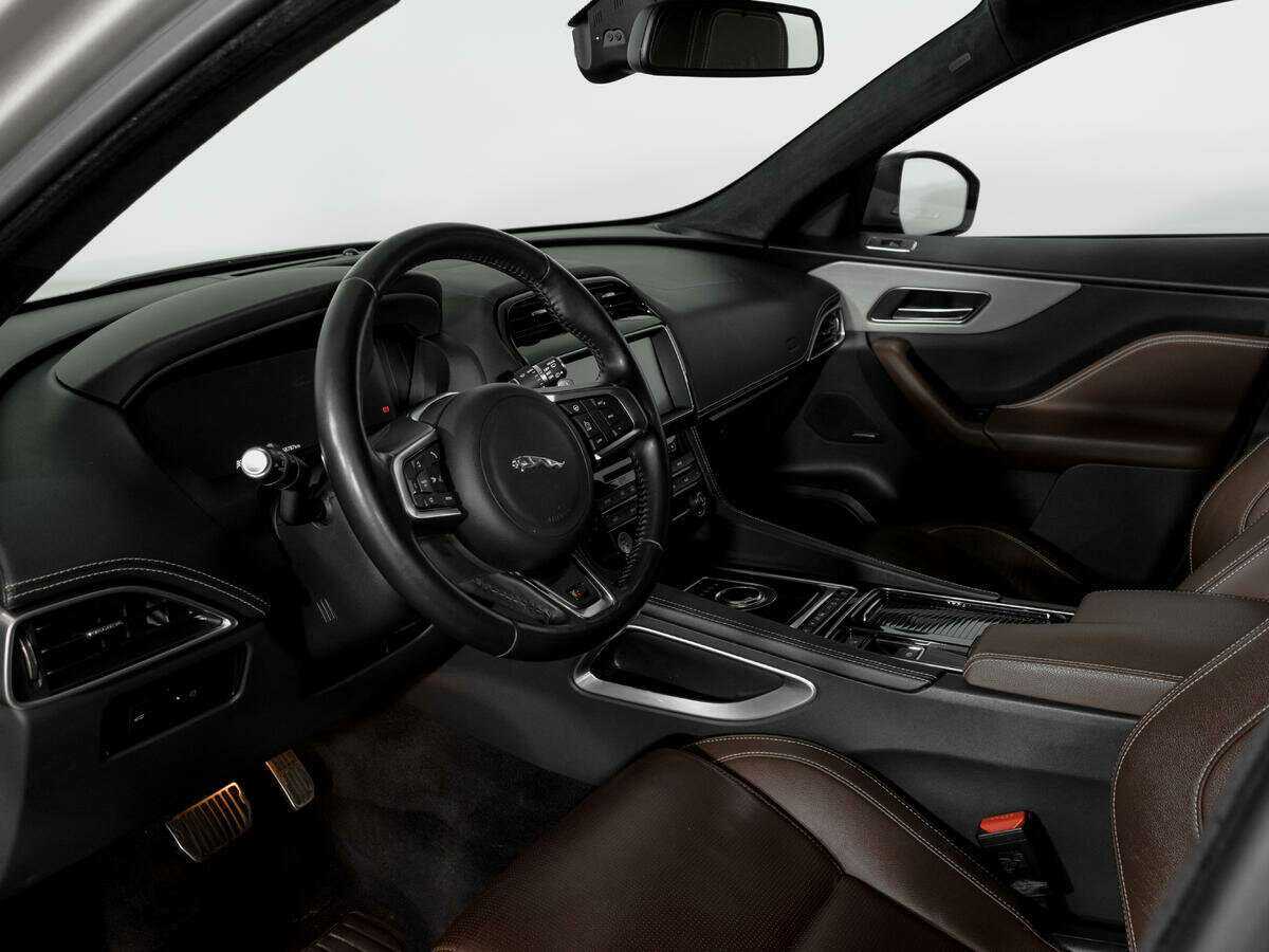 Jaguar F-Pace, 2016 Фото №16