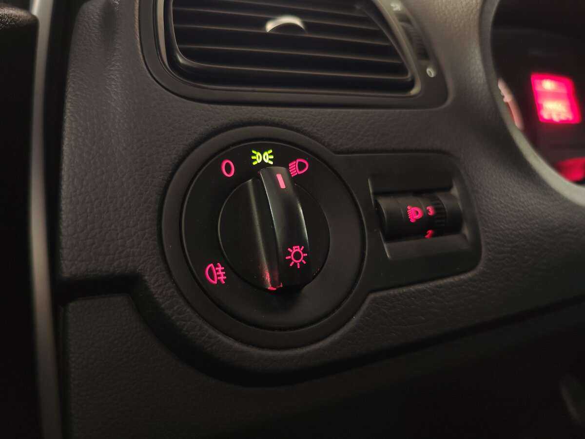 Volkswagen Polo, 2011 Фото №15