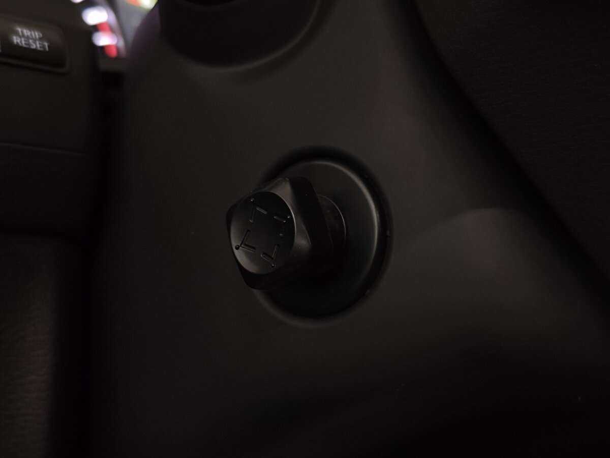 Infiniti Q60, 2017 Фото №17