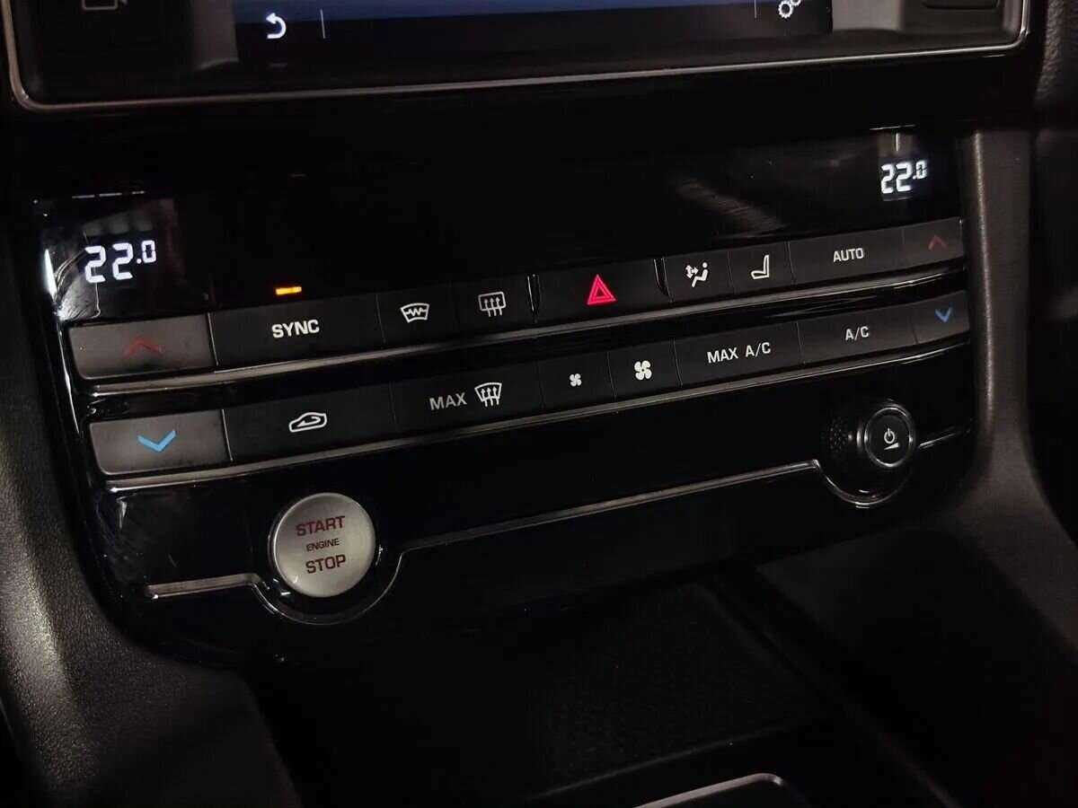 Jaguar F-Pace, 2017 Фото №17